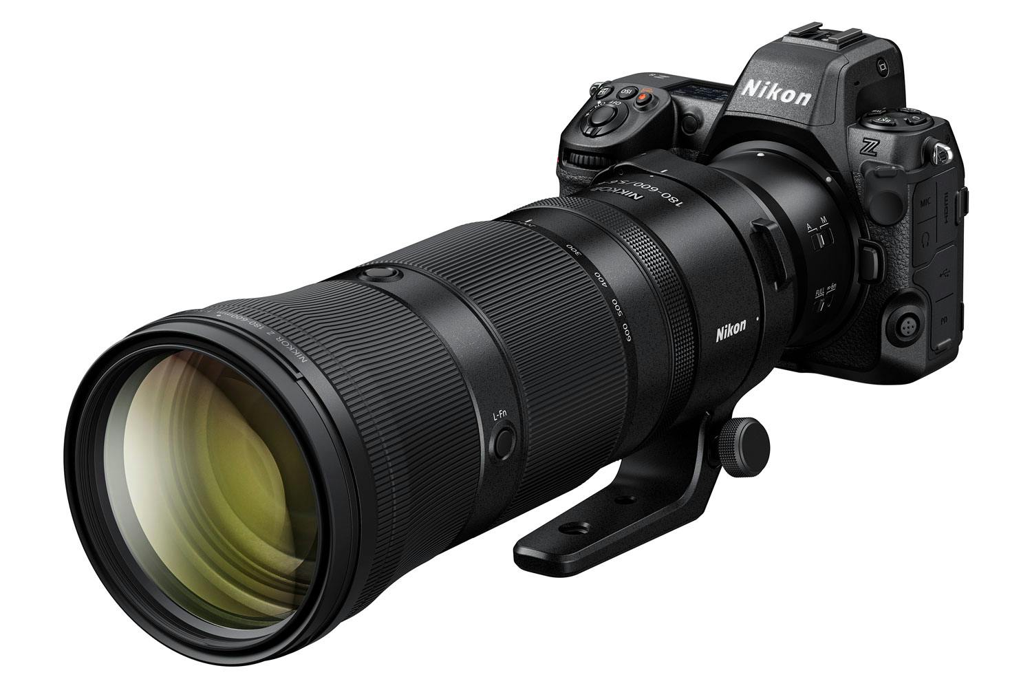 Nikonin uusi supertele painaa vajaat kaksi kiloa. Nikonin uusi supertele painaa vajaat kaksi kiloa.